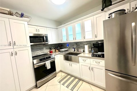 Condominio en venta en Hallandale Beach, Florida, 1 dormitorio, 80.82 m2 № 2051180 - foto 8