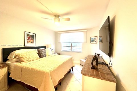 Condominio en venta en Hallandale Beach, Florida, 1 dormitorio, 80.82 m2 № 2051180 - foto 20