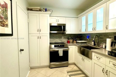 Condominio en venta en Hallandale Beach, Florida, 1 dormitorio, 80.82 m2 № 2051180 - foto 10