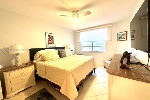 Condominio en venta en Hallandale Beach, Florida, 1 dormitorio, 80.82 m2 № 2051180 - foto 18