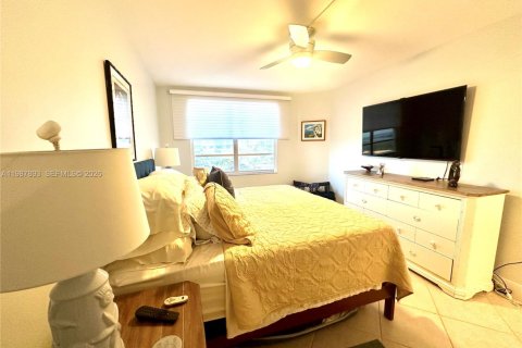 Condominio en venta en Hallandale Beach, Florida, 1 dormitorio, 80.82 m2 № 2051180 - foto 19