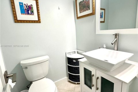 Condominio en venta en Hallandale Beach, Florida, 1 dormitorio, 80.82 m2 № 2051180 - foto 15