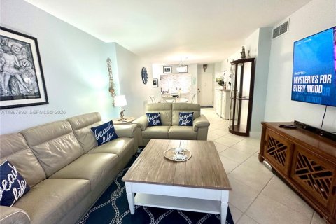 Condominio en venta en Hallandale Beach, Florida, 1 dormitorio, 80.82 m2 № 2051180 - foto 2
