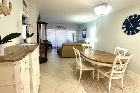 Condominio en venta en Hallandale Beach, Florida, 1 dormitorio, 80.82 m2 № 2051180 - foto 14