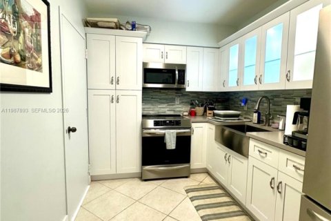 Condominio en venta en Hallandale Beach, Florida, 1 dormitorio, 80.82 m2 № 2051180 - foto 11