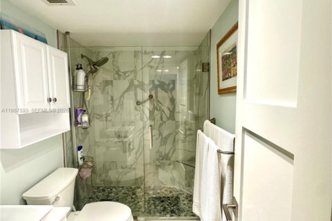 Condominio en venta en Hallandale Beach, Florida, 1 dormitorio, 80.82 m2 № 2051180 - foto 22