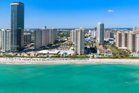 Condominio en venta en Hallandale Beach, Florida, 1 dormitorio, 80.82 m2 № 2051180 - foto 29