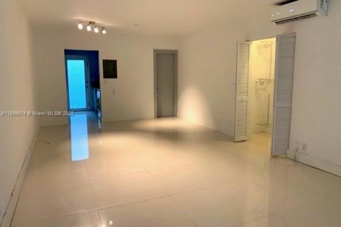Apartment in Miami Beach, Florida 44.87 sq.m. № 1952519 - photo 6
