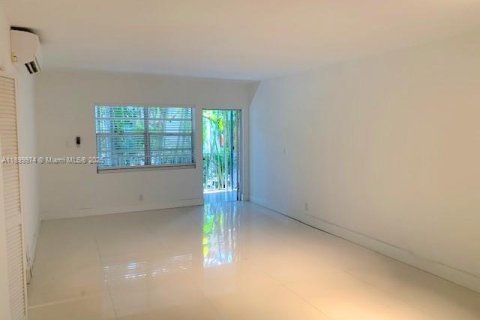 Apartment in Miami Beach, Florida 44.87 sq.m. № 1952519 - photo 7
