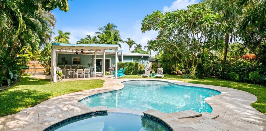 House in Fort Lauderdale, Florida 3 bedrooms, 128.21 sq.m. № 2365330