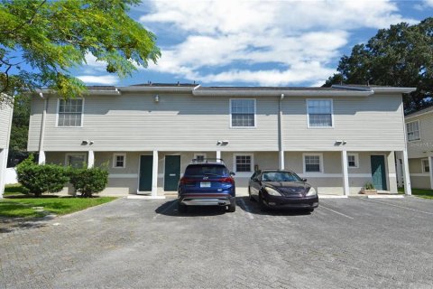Townhouse in Tampa, Florida 2 bedrooms, 96.06 sq.m. № 1905340 - photo 1