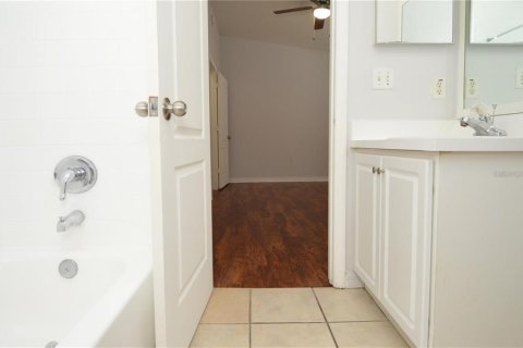 Townhouse in Tampa, Florida 2 bedrooms, 96.06 sq.m. № 1905340 - photo 14