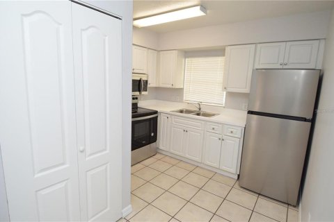 Townhouse in Tampa, Florida 2 bedrooms, 96.06 sq.m. № 1905340 - photo 10