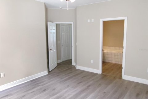 Casa en venta en Zephyrhills, Florida, 4 dormitorios, 199 m2 № 2222818 - foto 12