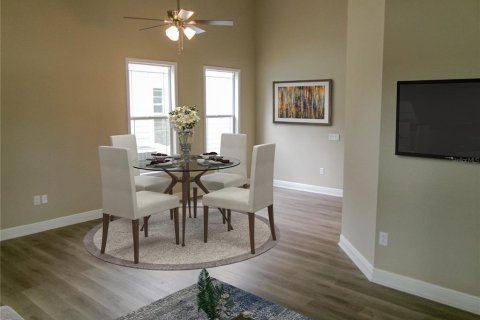 Casa en venta en Zephyrhills, Florida, 4 dormitorios, 199 m2 № 2222818 - foto 3