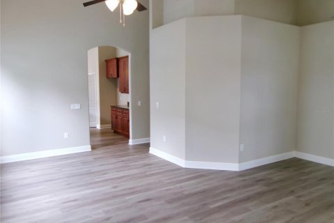 Casa en venta en Zephyrhills, Florida, 4 dormitorios, 199 m2 № 2222818 - foto 2