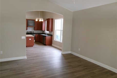 Casa en venta en Zephyrhills, Florida, 4 dormitorios, 199 m2 № 2222818 - foto 8