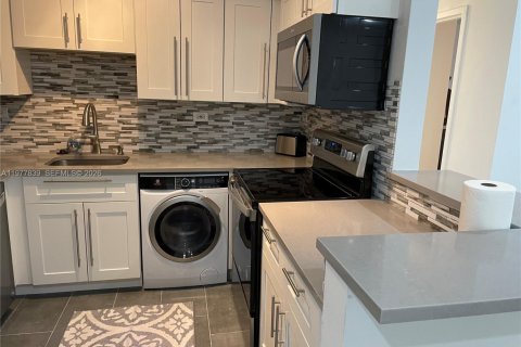 Condo in Miami Beach, Florida, 1 bedroom  № 2044594 - photo 4