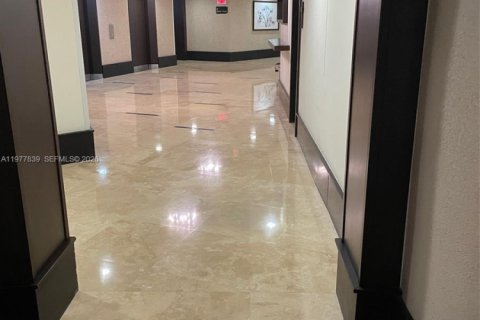 Condo in Miami Beach, Florida, 1 bedroom  № 2044594 - photo 8