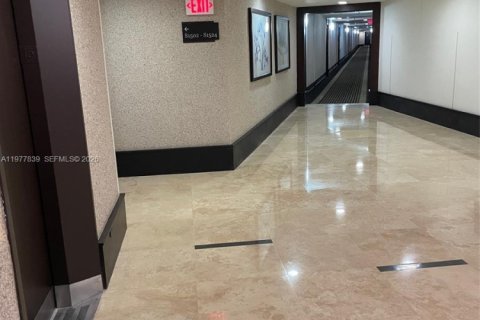 Condo in Miami Beach, Florida, 1 bedroom  № 2044594 - photo 16