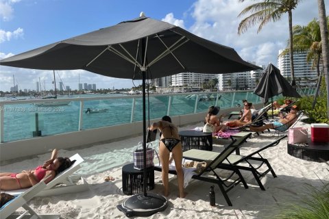 Condo in Miami Beach, Florida, 1 bedroom  № 2044594 - photo 15