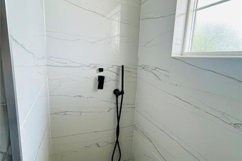 Copropriété à louer à Sarasota, Floride: 2 chambres, 67.63 m2 № 1540127 - photo 12
