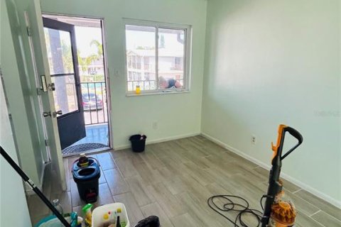 Copropriété à louer à Sarasota, Floride: 2 chambres, 67.63 m2 № 1540127 - photo 6