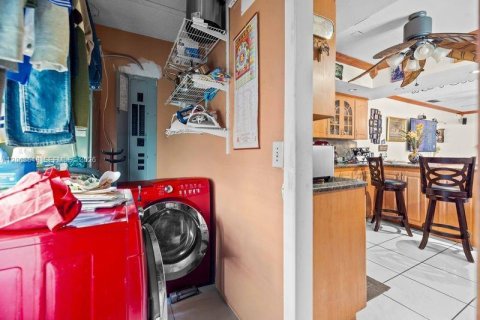 Casa en venta en Pembroke Pines, Florida, 4 dormitorios, 158.77 m2 № 2307798 - foto 18
