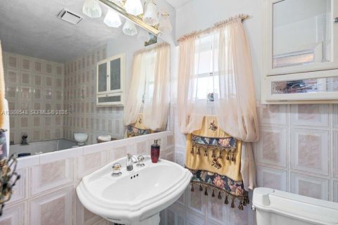 Casa en venta en Pembroke Pines, Florida, 4 dormitorios, 158.77 m2 № 2307798 - foto 14