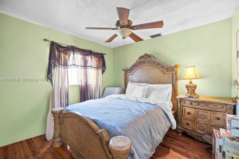 Casa en venta en Pembroke Pines, Florida, 4 dormitorios, 158.77 m2 № 2307798 - foto 25