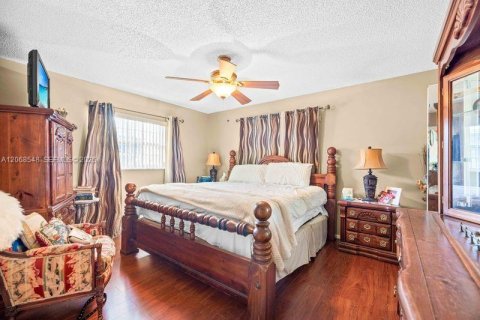Casa en venta en Pembroke Pines, Florida, 4 dormitorios, 158.77 m2 № 2307798 - foto 9