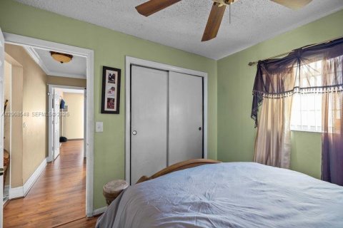 Casa en venta en Pembroke Pines, Florida, 4 dormitorios, 158.77 m2 № 2307798 - foto 26