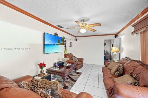 Casa en venta en Pembroke Pines, Florida, 4 dormitorios, 158.77 m2 № 2307798 - foto 20