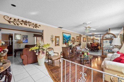 Casa en venta en Pembroke Pines, Florida, 4 dormitorios, 158.77 m2 № 2307798 - foto 7