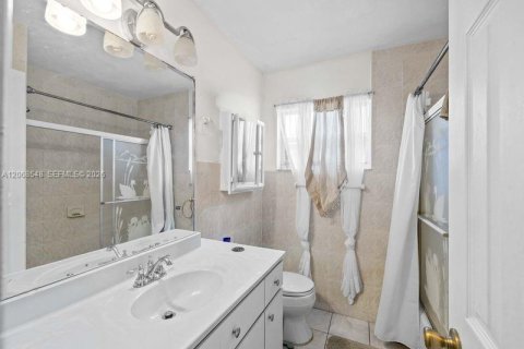 Casa en venta en Pembroke Pines, Florida, 4 dormitorios, 158.77 m2 № 2307798 - foto 22