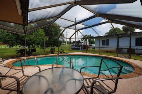Casa en venta en Pembroke Pines, Florida, 4 dormitorios, 158.77 m2 № 2307798 - foto 30