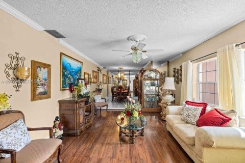 Casa en venta en Pembroke Pines, Florida, 4 dormitorios, 158.77 m2 № 2307798 - foto 5