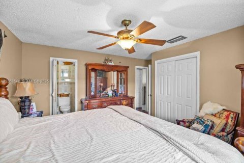 Casa en venta en Pembroke Pines, Florida, 4 dormitorios, 158.77 m2 № 2307798 - foto 10