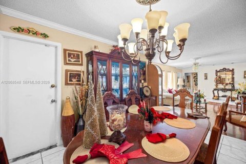 Casa en venta en Pembroke Pines, Florida, 4 dormitorios, 158.77 m2 № 2307798 - foto 8