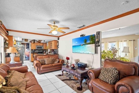 Casa en venta en Pembroke Pines, Florida, 4 dormitorios, 158.77 m2 № 2307798 - foto 21