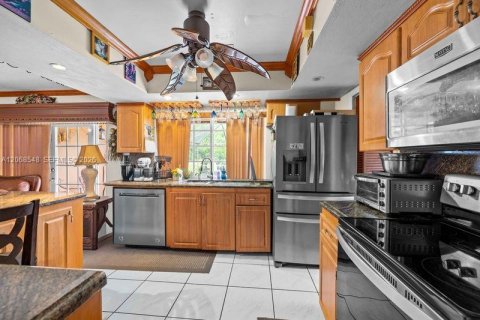 Casa en venta en Pembroke Pines, Florida, 4 dormitorios, 158.77 m2 № 2307798 - foto 12