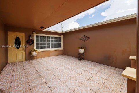 Casa en venta en Pembroke Pines, Florida, 4 dormitorios, 158.77 m2 № 2307798 - foto 29