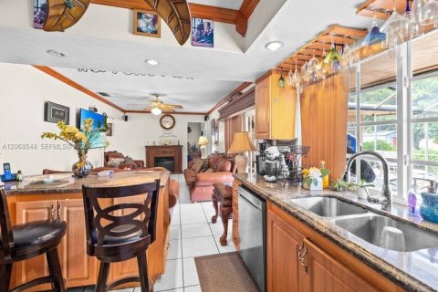 Casa en venta en Pembroke Pines, Florida, 4 dormitorios, 158.77 m2 № 2307798 - foto 19