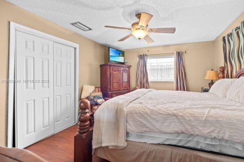 Casa en venta en Pembroke Pines, Florida, 4 dormitorios, 158.77 m2 № 2307798 - foto 11