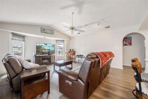House in Port Charlotte, Florida 3 bedrooms, 190.91 sq.m. № 1866797 - photo 23