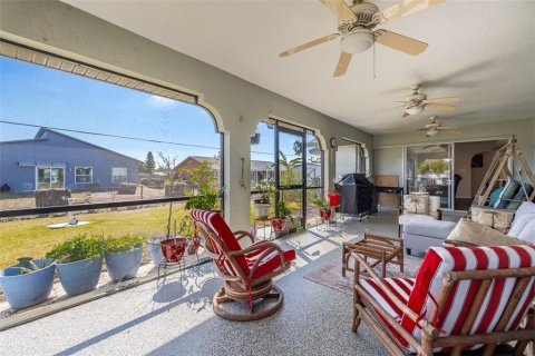 House in Port Charlotte, Florida 3 bedrooms, 190.91 sq.m. № 1866797 - photo 6