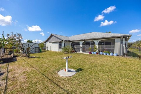 House in Port Charlotte, Florida 3 bedrooms, 190.91 sq.m. № 1866797 - photo 7