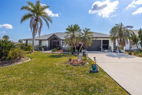 House in Port Charlotte, Florida 3 bedrooms, 190.91 sq.m. № 1866797 - photo 1