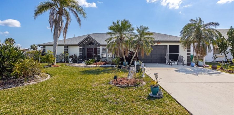 House in Port Charlotte, Florida 3 bedrooms, 190.91 sq.m. № 1866797