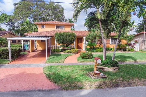 House in Miami, Florida 4 bedrooms, 245.82 sq.m. № 2009229